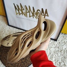 ADIDAS YEEZY ESPUMA RNR ARCILLA TOPO REINO UNIDO 11 STOCK MUERTO NUEVO CON ETIQUETAS 100% AUTÉNTICO