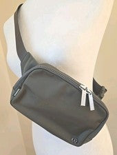 Bolso Cinturón Ajustable Lululemon Everywhere 1L NUEVO SIN ETIQUETAS TALLA ÚNICA Doble Cremallera Superior Gris