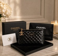 Chanel Maquillaje GWP Bolsa Cosmética Acolchada con Bolsa para el Polvo y Caja Totalmente Nueva en Caja