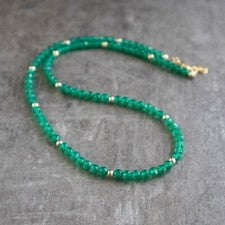 Hermoso collar hecho a mano de 18" con cuentas de piedras preciosas redondas facetadas de ónix verde de 2-3 mm