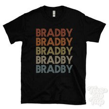 CAMISETA BRADBY ESTILO RETRO REPETIDO Hombre y Mujer Novedad Genial Nombre Regalo