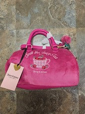 Cartera de terciopelo frambuesa Juicy Couture Spill The Juicy Tea Sweet Tea Party