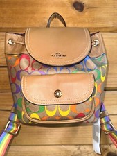 Mochila Coach Pennie Rainbow Signature de lona y cuero Orgullo nueva sin etiquetas colorida