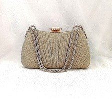 Bolso clutch de noche dorado brillante con herrajes dorados y asa de doble cadena