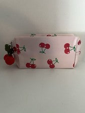 Bolsa de Maquillaje Ulta Rosa Estampado Cereza NUEVA 7” X 2” X 4”