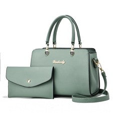 Bolsos, carteras y accesorios de cuero de moda para mujer.