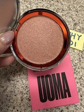 Iluminador perfeccionador de piel de doble toma UOMA MIEL .16 oz/4,5 g TALLA COMPLETA $25