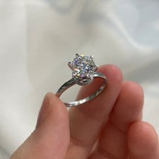 Anillo de compromiso de 2 quilates de diamantes moissanita (8 mm) 6 garras plata esterlina 925