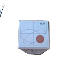 Sombra de ojos líquida r.e.m Beauty Midnight Shadows 4 ml tono casi nueva nueva en caja