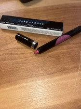 Lápiz labial líquido Marc Jacobs 0,07 OZ #320 rosa recto nuevo en caja