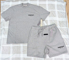 Conjunto de camisetas y pantalones cortos Fear of God Essentials talla S avena oscura SS22