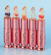 Lápiz labial estético medio que cambia de color