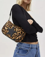 URBAN OUTFITTERS Silencio + Ruido Daphne Guepardo Animal Estampado Estrella Bolso Cartera NUEVO