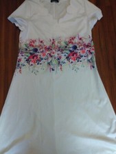Mujer M Vestido Midi Blanco Con Cuello Festoneado y Banda Floral Alrededor De La Cintura