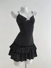 Minivestido de mujer negro con dobladillo con volantes y adorno de lazos