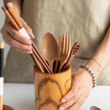 Organizador de cocina rústico con soporte para utensilios de madera para fácil acceso a herramientas de cocina