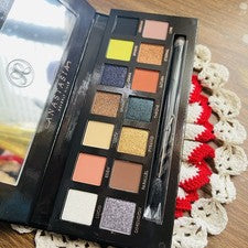 Paleta de sombras de ojos prisma Anastasia Beverly Hills nueva en caja - hermosa cubierta de terciopelo