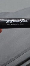 Lápiz labial líquido mate La Beaute Fatale en Tuff Love 247 talla completa rosa