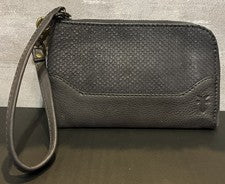 Cartera sin asas Frye Shiloh para mujer de cuero negro envejecido con cremallera