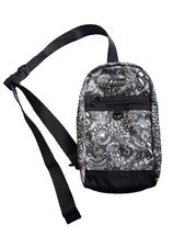 Mochila Sakroots Artist Circle Sling Estilo Negro Blanco Remolinos Negro Acero