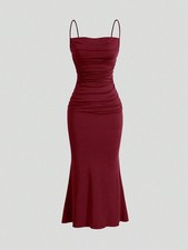 Elegante maxivestido con tirantes de espagueti en Burdeos