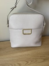 Nuevo bolso de hombro Ruth Langsford de cuero granulado en color topo