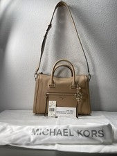 MICHAEL KORS-NUEVO CON ETIQUETAS $498.00-48 AÑOS con familia MK-¿EN QUIÉN CONFIARÁS?OFERTA $169.00