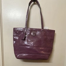 Bolso de hombro Coach púrpura charol logotipo costura cremallera para mujer