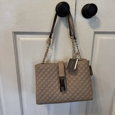 Bolso de Mano Bolso de Mano GUESS Cedro Acolchado Crema Taupe Dorado Nuevo con Etiquetas