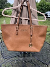 Bolso de hombro Michael Kors grande de cuero marrón para mujer