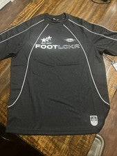 CAMISETA LCKR BYRON - Negra. Camiseta estilo fútbol marca Footlocker - pequeña