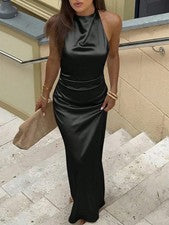 Elegante maxivestido de mujer verde militar con escote drapeado