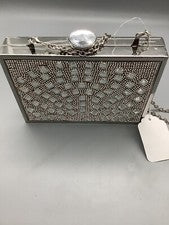 Cartera sin asas/cóctel/par/correa INC Bedazzled para mujer plateada/con cristales NUEVA