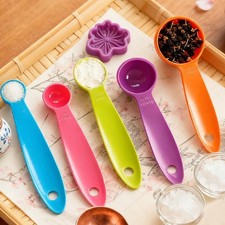 Juego de 5 cucharas medidoras de plástico para chefs domésticos y entusiastas de la repostería