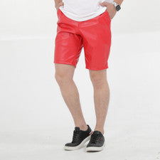 Pantalones cortos informales de playa de moda de cuero PU elásticos finos de verano para hombres jóvenes