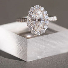 Anillo de diamantes de laboratorio de bodas de platino cultivado corte ovalad...