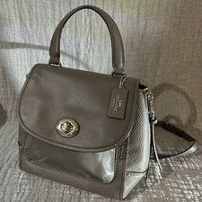 Auténtico bolso bandolera Coach Faye convertible de cuero gris con asa superior