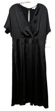 Nuevo con etiquetas Vestido Chelsea 28 Negro Satinado Manga Acampanada Cuello en V Mujer Mediano