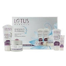Kit facial antienvejecimiento Lotus Herbals Radiant Platinum con 4 sencillos pasos