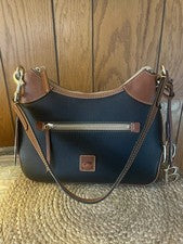Hobo Dooney and Bourke de cuero negro tostado