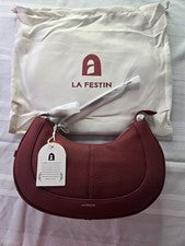 Bolso de Cuero La Festin Forma Media Luna Borgoña Nuevo con Etiquetas