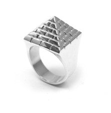 Anillo piramidal enchapado en plata de 18 quilates - estilo vaquero pulido pesado, sólido y excelente