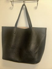 Bolso de Mano Cuyana Clásico Fácil Grande Cuero Guijarro Negro Herrajes Dorados