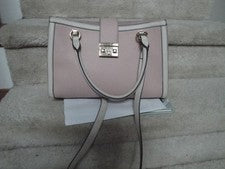 ¡Nuevo bolso bandolera/asa doble rosa Guess para mujer!
