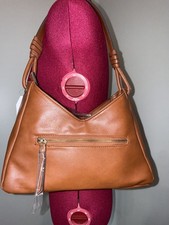Bolso de hombro hobo pequeño de cuero sintético Time and Tru River para mujer coñac