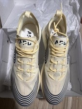 Zapatos para correr APL Streamline vainilla/medianoche/blancos para hombre