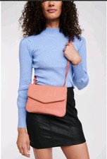 Bandolera Mujer Ba Moda Luxe Amelia Gamuza Detalle Color Coñac