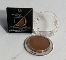 Base Bálsamo Perfeccionador Piel Manzana Buena KAT VON D .35 OZ Profundo 080 Nuevo En Caja