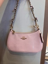 Nuevo con etiquetas Bolso Bandolera Coach Teri Mini con Lazos en Rosa Suave CDW68