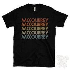 CAMISETA MCCOUBREY ESTILO RETRO REPETIDO Hombre y Mujer Novedad Genial Nombre Regalo